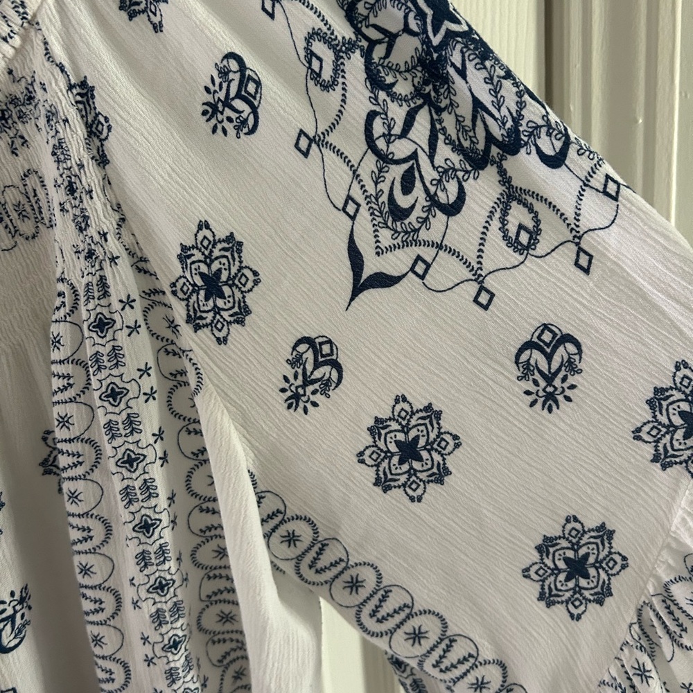 Avenue White and Navy Patterned Blouse - Picture 4 of 8
